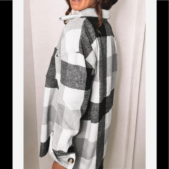 1 Left! Gray/Black/White Plaid Print Buttoned Shirt Jacket - Picture 3 of 7
